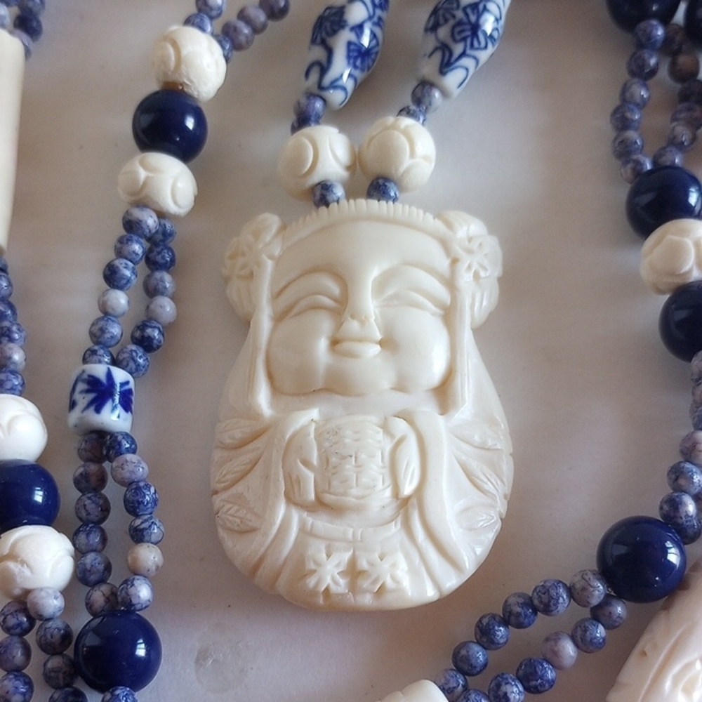 CHINESE VINTAGE NETSUKE GEISHA GIRL WITH GIFT LONGEVITY PROSPERITY NECKLACE 32" - Picture 4 of 7